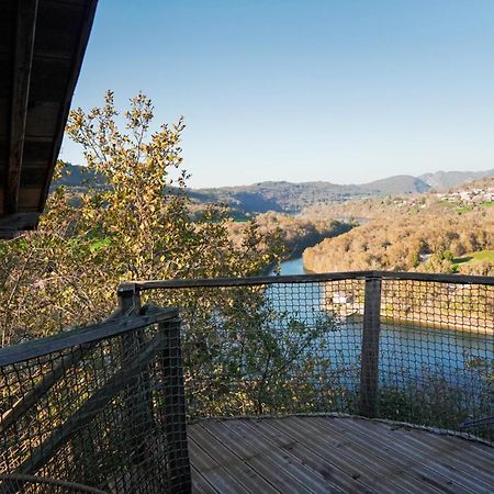 Cabanes Et Lodges Du Belvedere Serrieres-sur-Ain Екстериор снимка