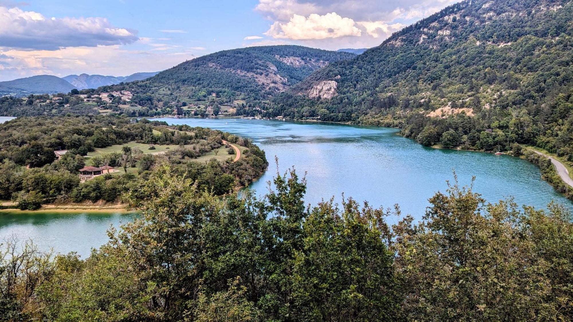 Cabanes Et Lodges Du Belvedere Serrieres-sur-Ain Екстериор снимка