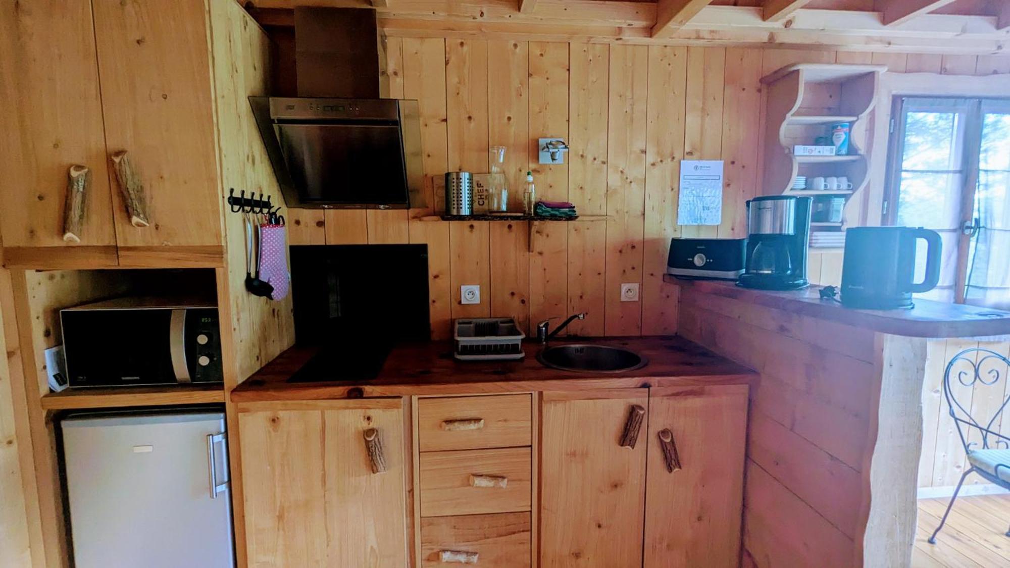 Cabanes Et Lodges Du Belvedere Serrieres-sur-Ain Екстериор снимка