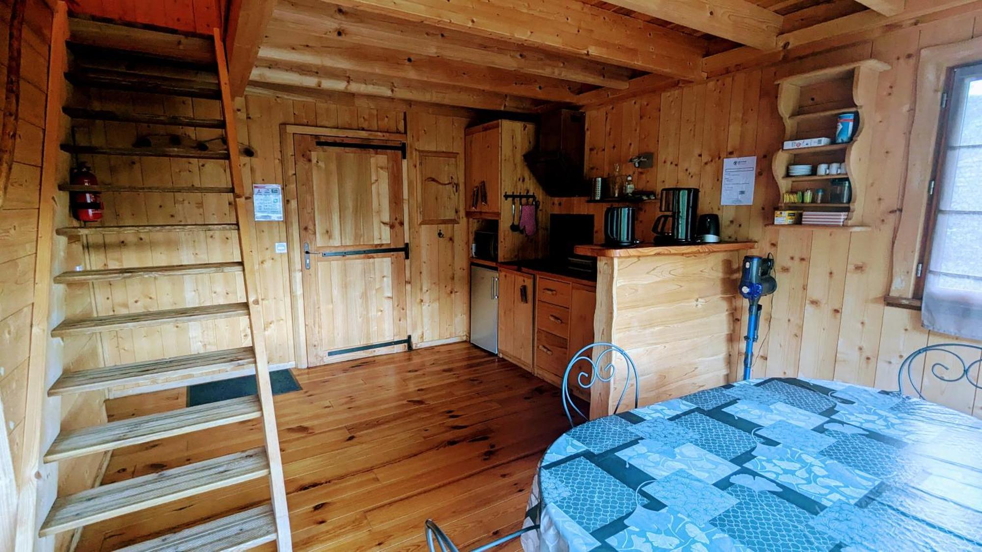 Cabanes Et Lodges Du Belvedere Serrieres-sur-Ain Екстериор снимка
