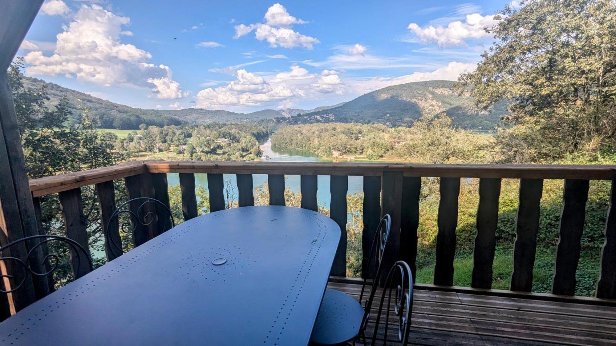 Cabanes Et Lodges Du Belvedere Serrieres-sur-Ain Екстериор снимка