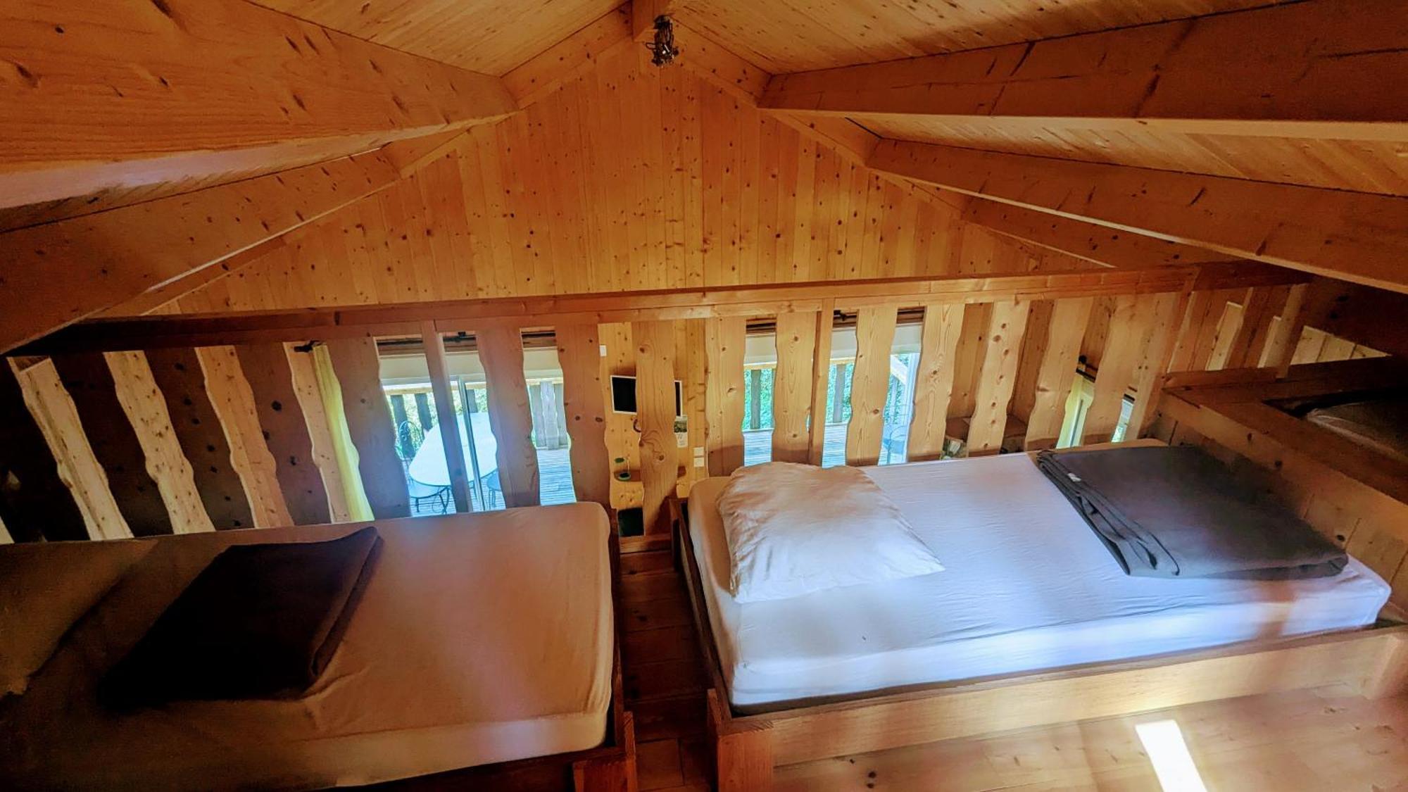 Cabanes Et Lodges Du Belvedere Serrieres-sur-Ain Екстериор снимка
