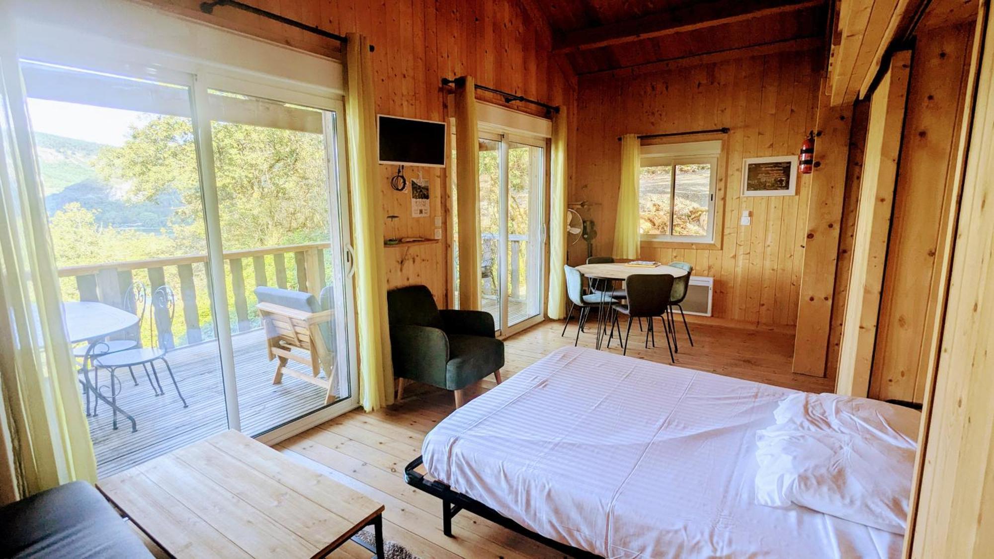 Cabanes Et Lodges Du Belvedere Serrieres-sur-Ain Екстериор снимка