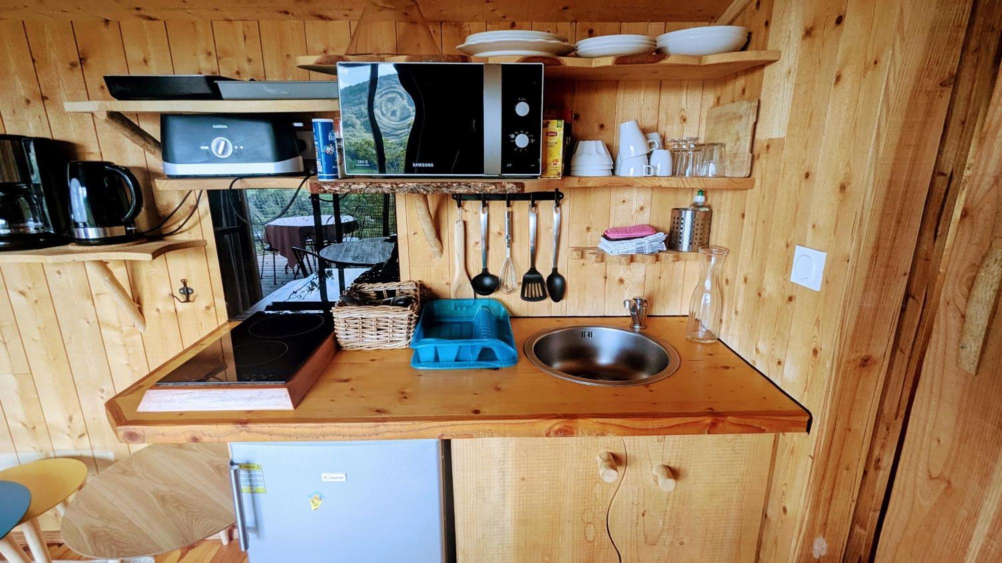 Cabanes Et Lodges Du Belvedere Serrieres-sur-Ain Екстериор снимка