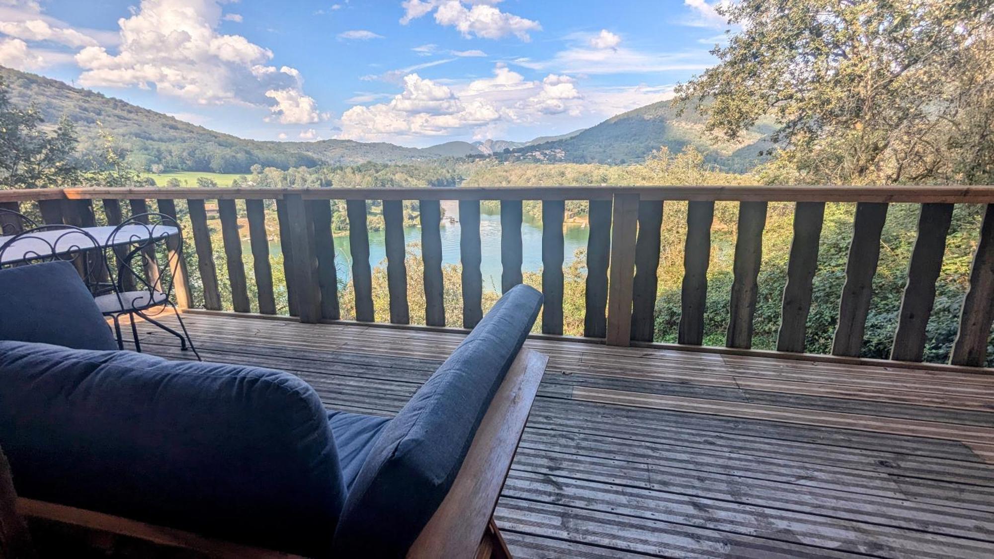 Cabanes Et Lodges Du Belvedere Serrieres-sur-Ain Екстериор снимка