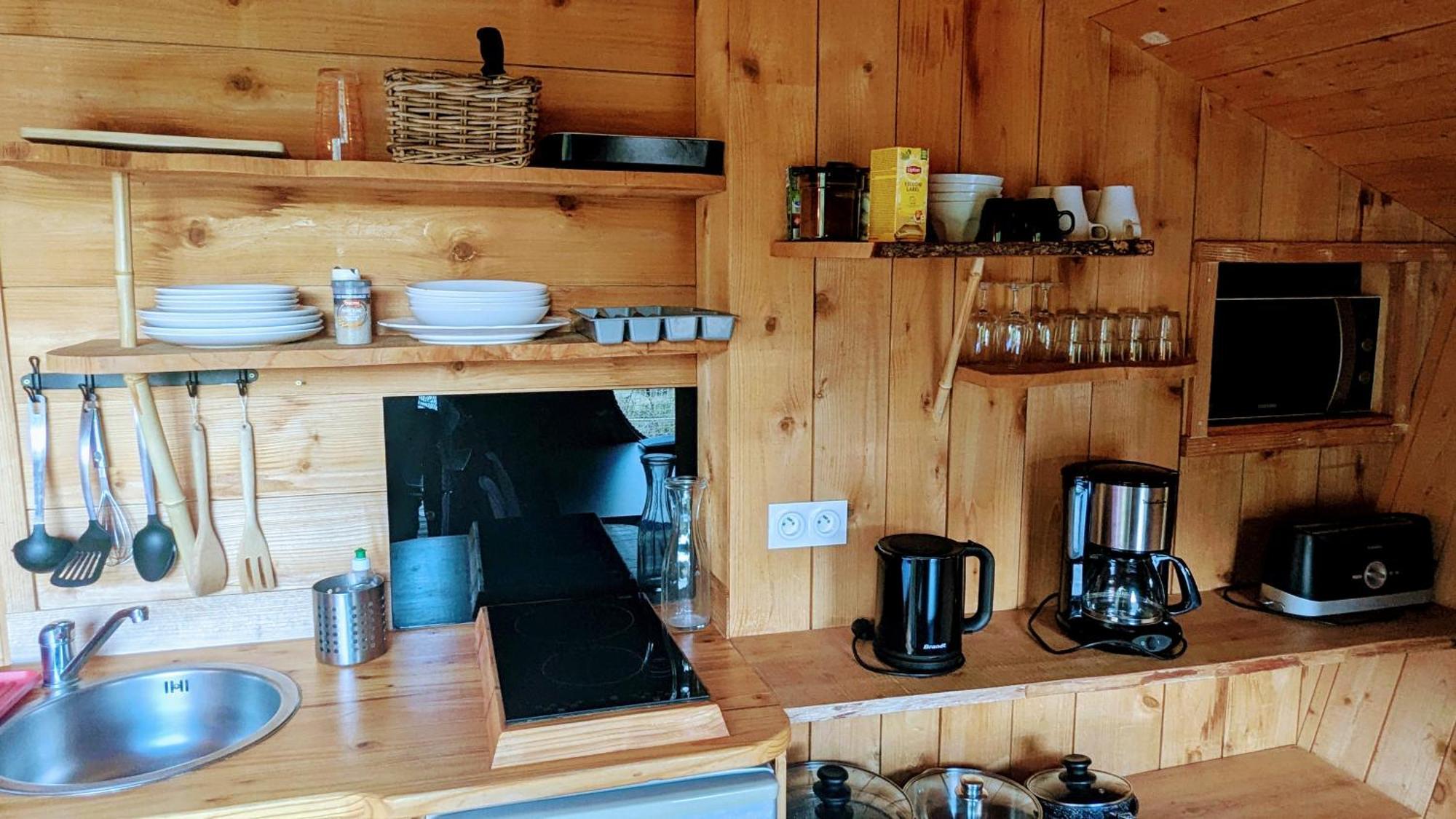 Cabanes Et Lodges Du Belvedere Serrieres-sur-Ain Екстериор снимка