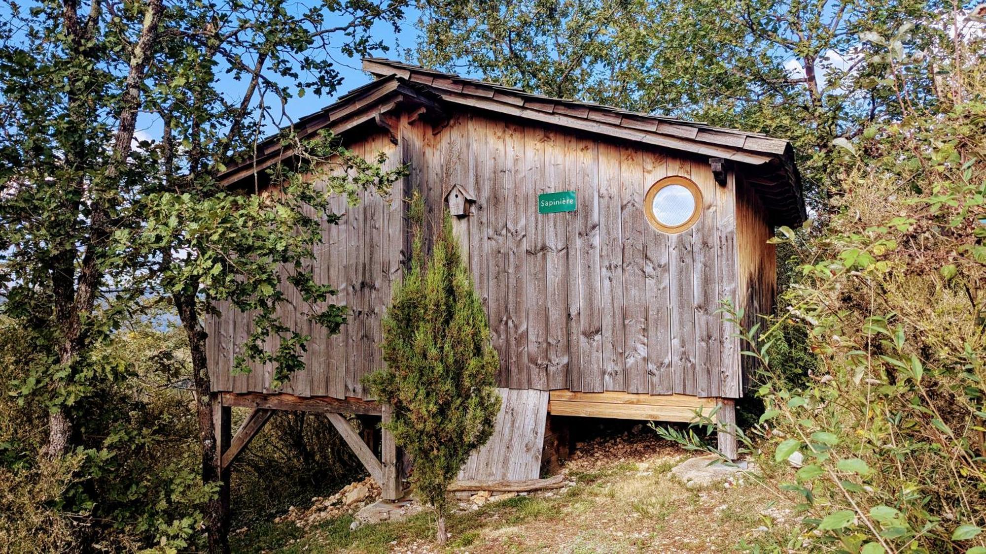 Cabanes Et Lodges Du Belvedere Serrieres-sur-Ain Екстериор снимка