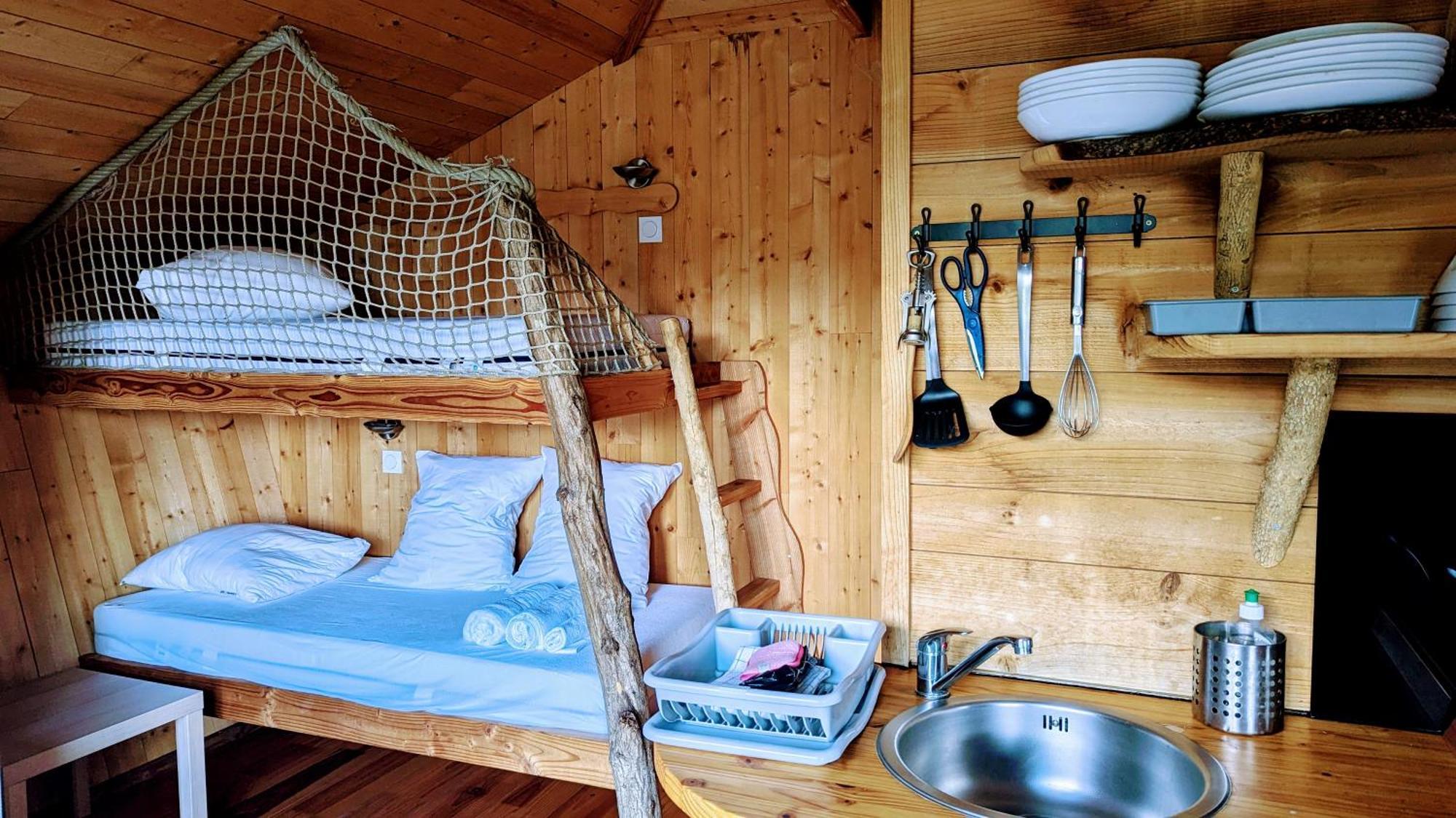 Cabanes Et Lodges Du Belvedere Serrieres-sur-Ain Екстериор снимка
