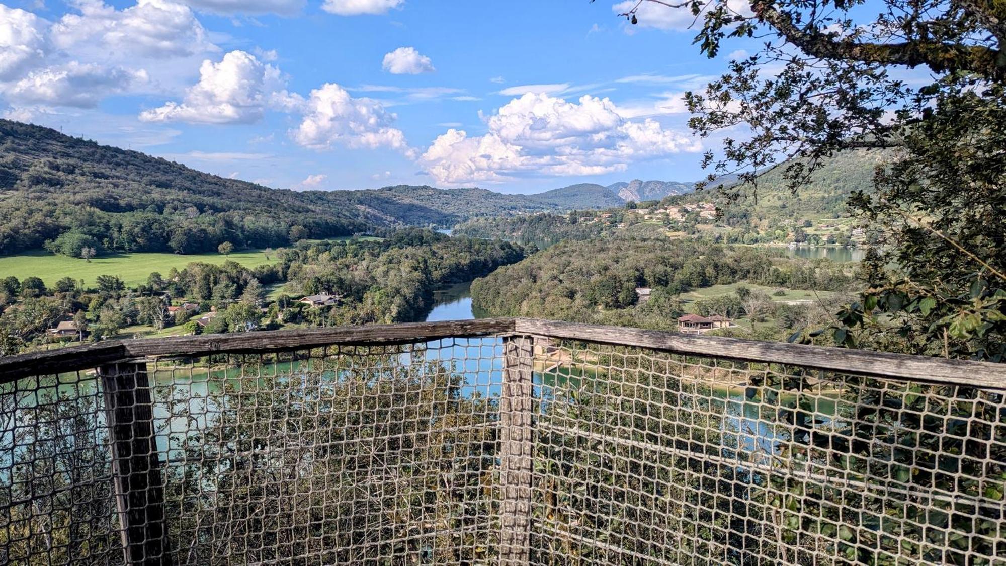 Cabanes Et Lodges Du Belvedere Serrieres-sur-Ain Екстериор снимка