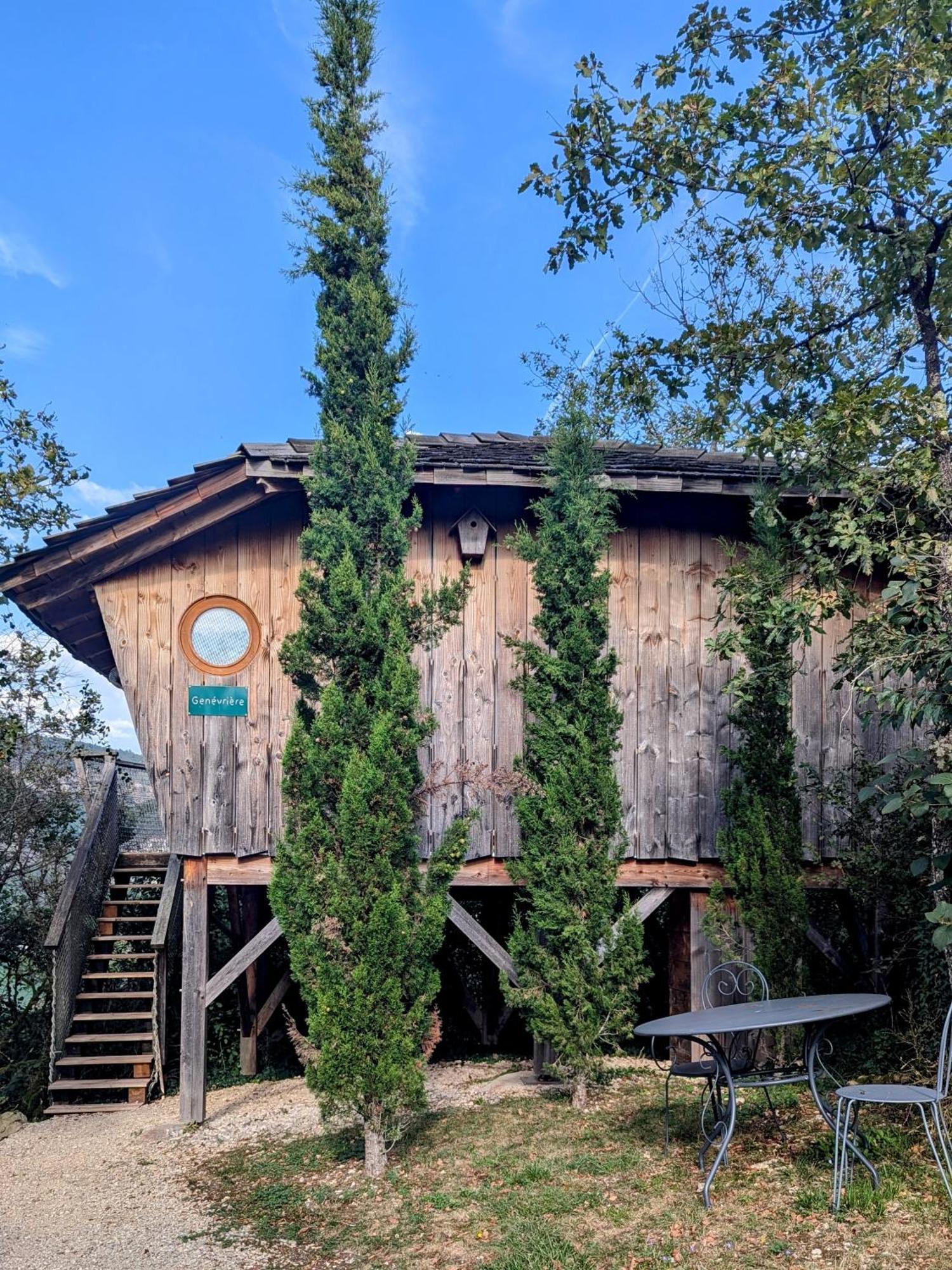 Cabanes Et Lodges Du Belvedere Serrieres-sur-Ain Екстериор снимка