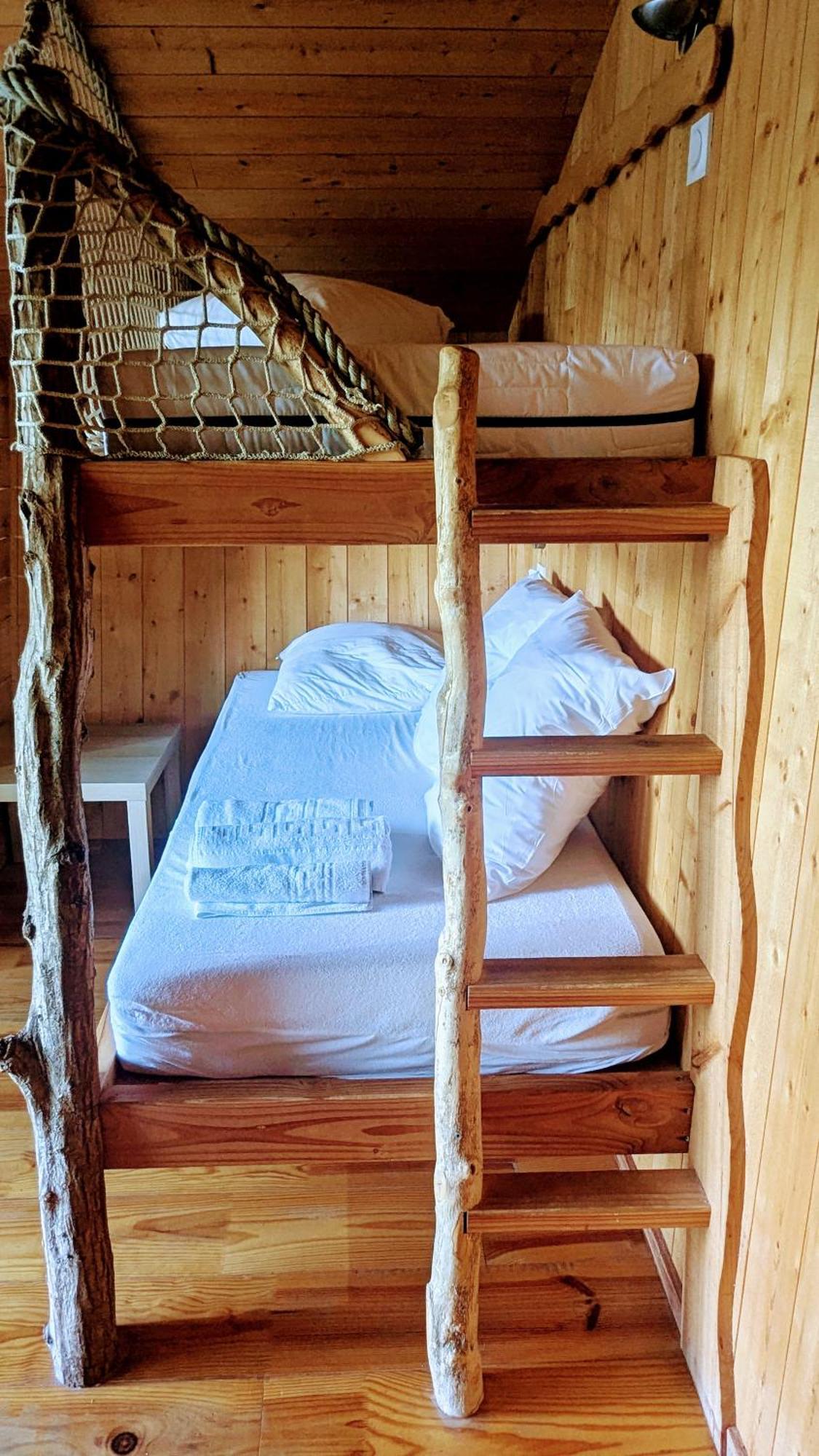 Cabanes Et Lodges Du Belvedere Serrieres-sur-Ain Екстериор снимка