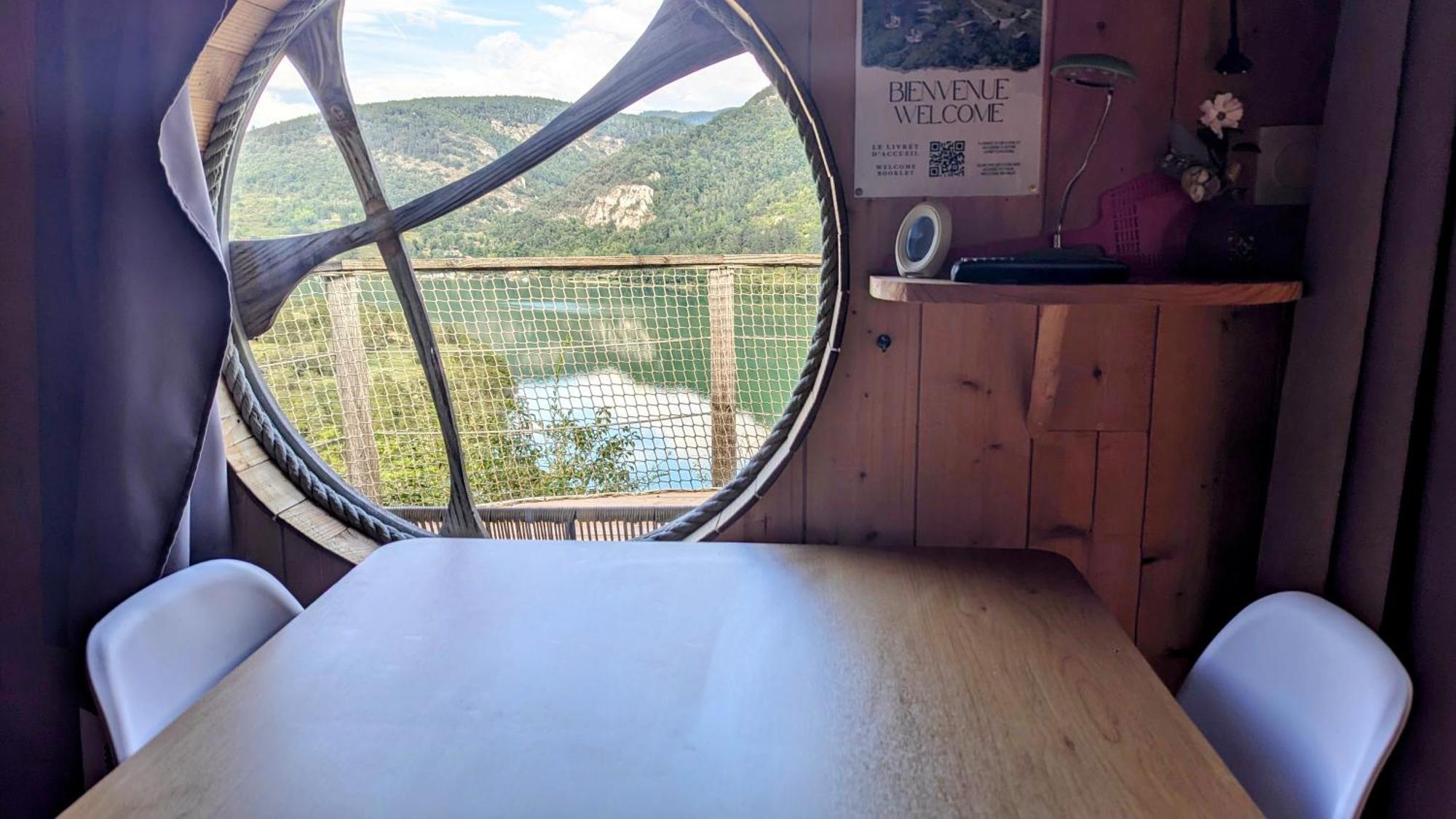 Cabanes Et Lodges Du Belvedere Serrieres-sur-Ain Екстериор снимка