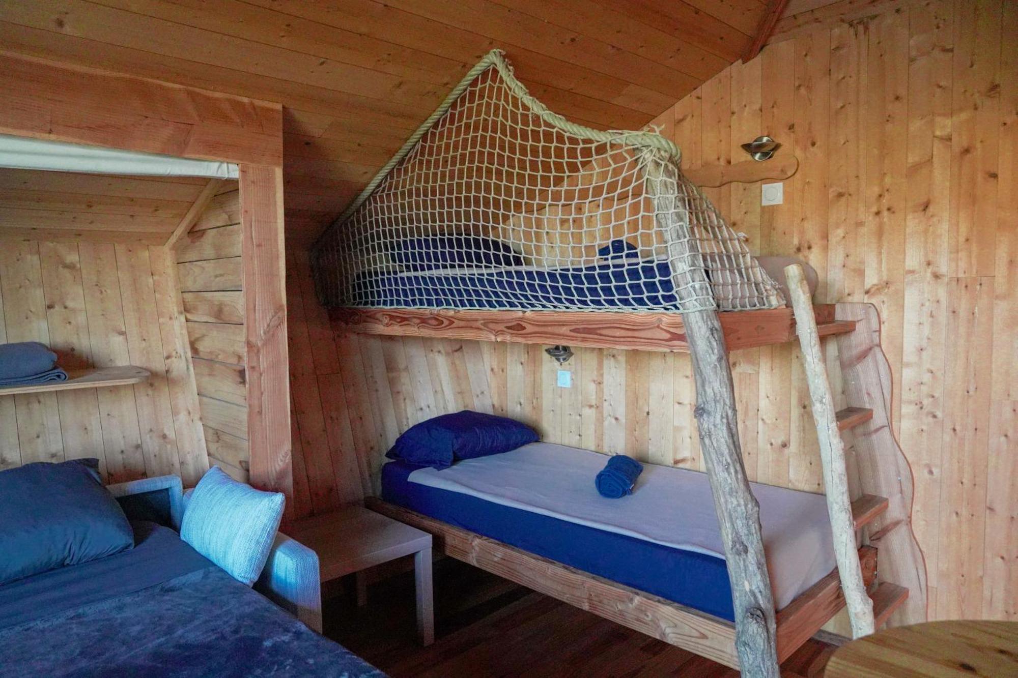 Cabanes Et Lodges Du Belvedere Serrieres-sur-Ain Екстериор снимка