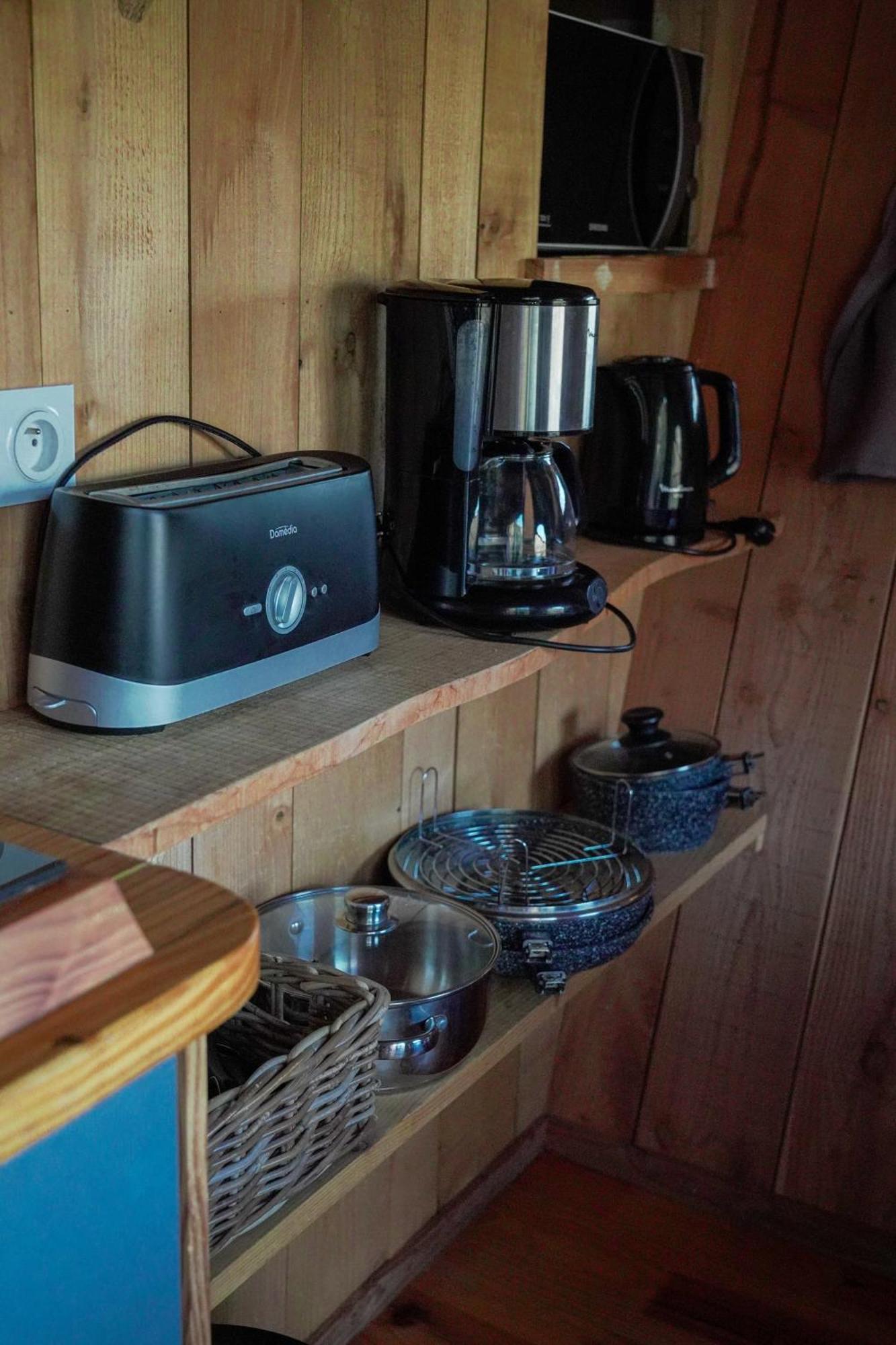 Cabanes Et Lodges Du Belvedere Serrieres-sur-Ain Екстериор снимка