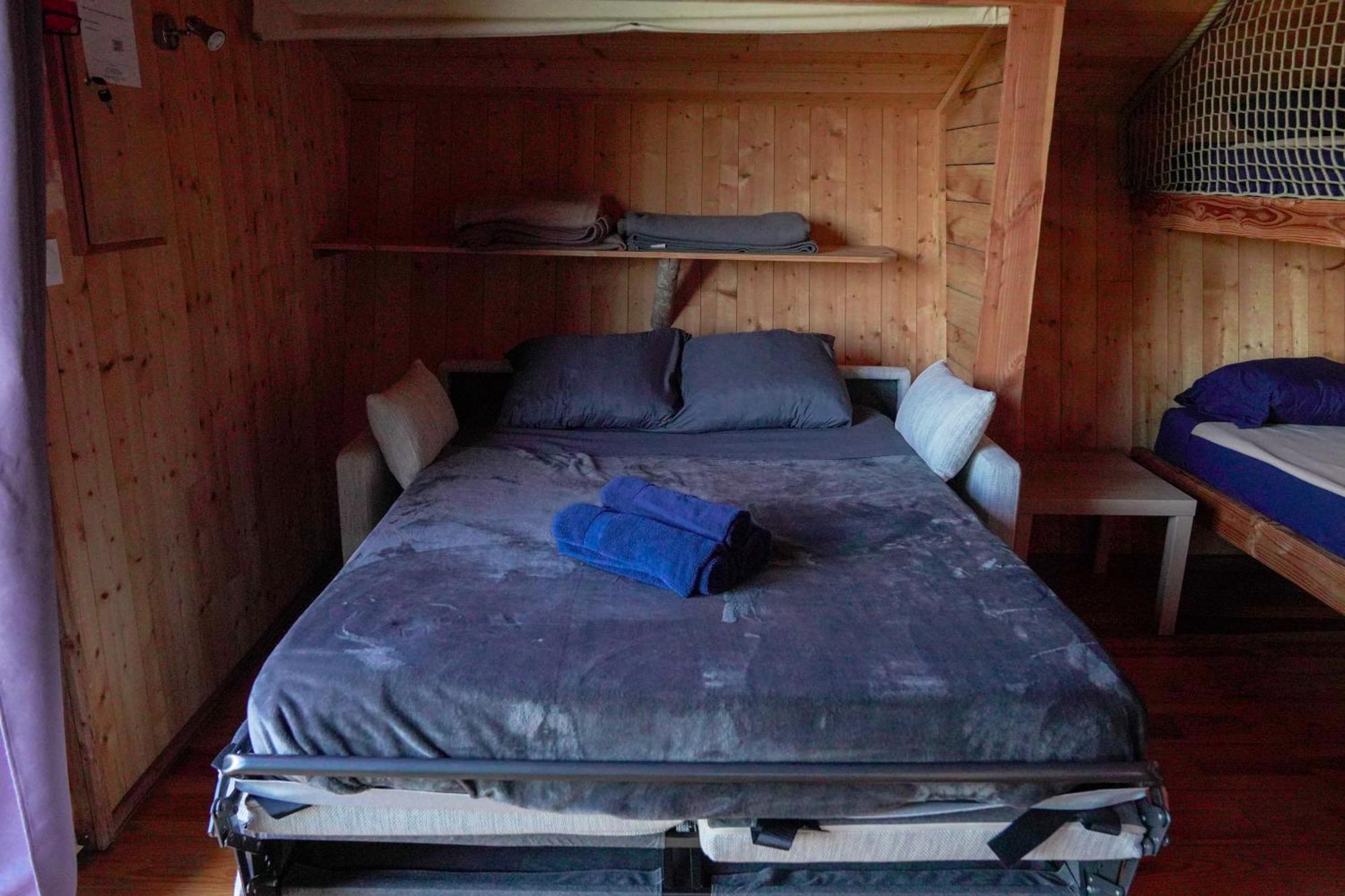 Cabanes Et Lodges Du Belvedere Serrieres-sur-Ain Екстериор снимка