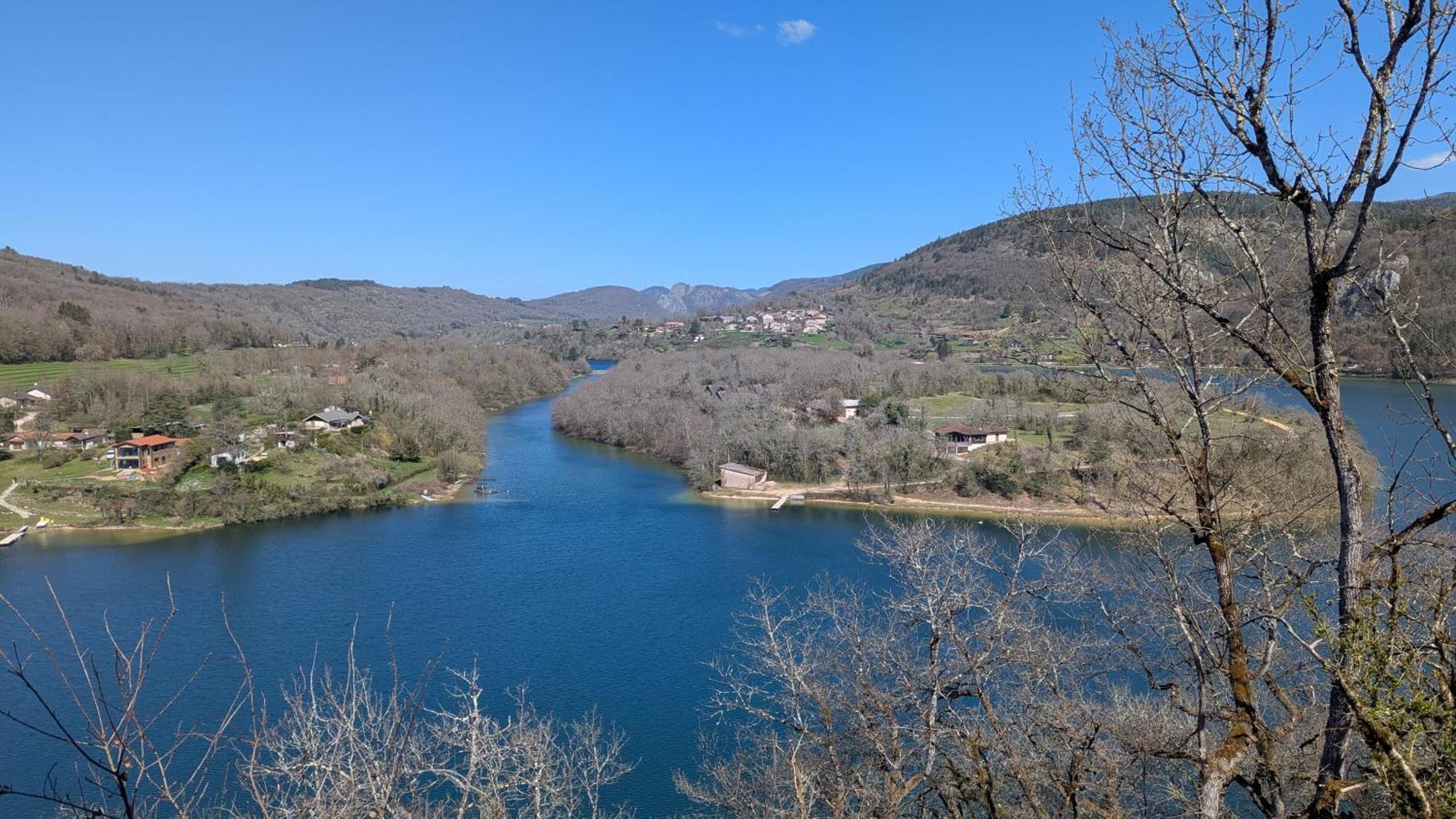 Cabanes Et Lodges Du Belvedere Serrieres-sur-Ain Екстериор снимка
