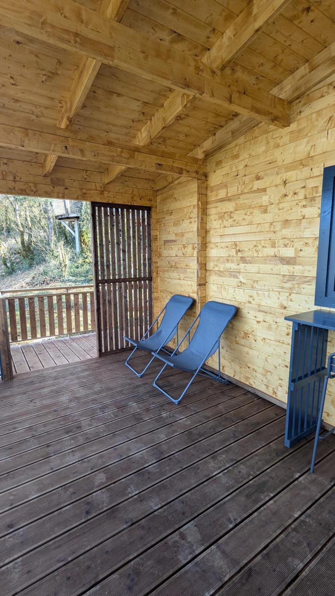 Cabanes Et Lodges Du Belvedere Serrieres-sur-Ain Екстериор снимка